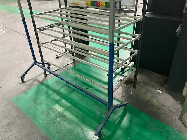 Diverse rekken en whiteboards (4x) - afbeelding 7 van  8