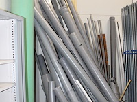 Diverse restanten pvc pijp in en om accubox. let op! excl. metalen buizen. inclusief box - afbeelding 3 van  3