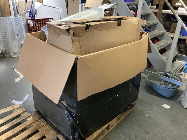 Diverse retourgoederen - afbeelding 1 van  31