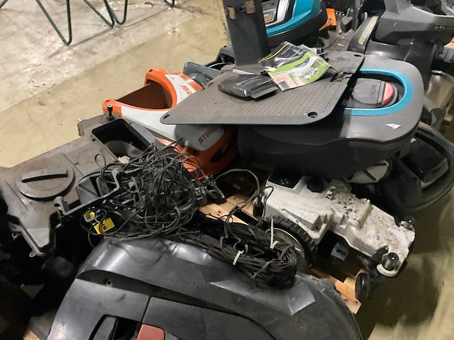 Diverse robotmaaier onderdelen - afbeelding 11 van  22