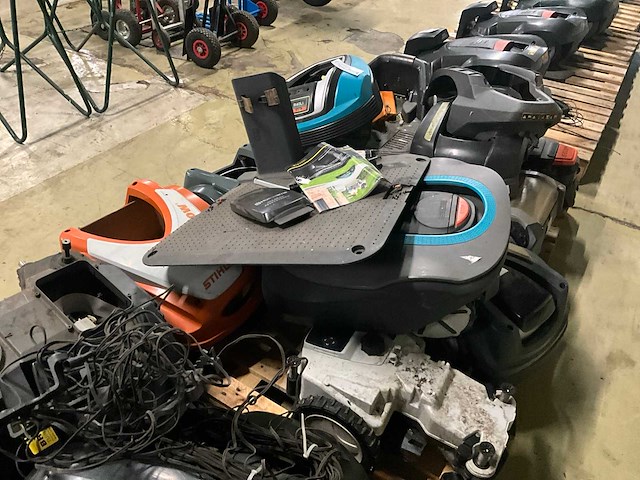 Diverse robotmaaier onderdelen - afbeelding 12 van  22