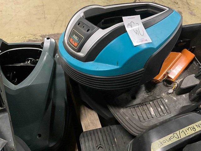 Diverse robotmaaier onderdelen - afbeelding 14 van  22