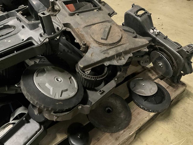 Diverse robotmaaier onderdelen - afbeelding 20 van  22