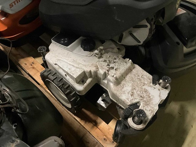 Diverse robotmaaier onderdelen - afbeelding 6 van  22
