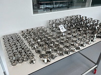 Diverse roestvrijstalen shaker-bezittingen