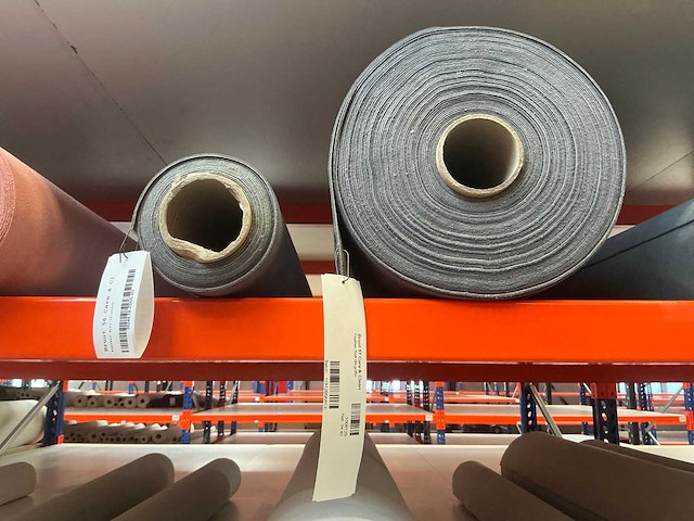 Diverse rollen bruut, smile en jump meubelstof en textiel (75x) - afbeelding 13 van  32