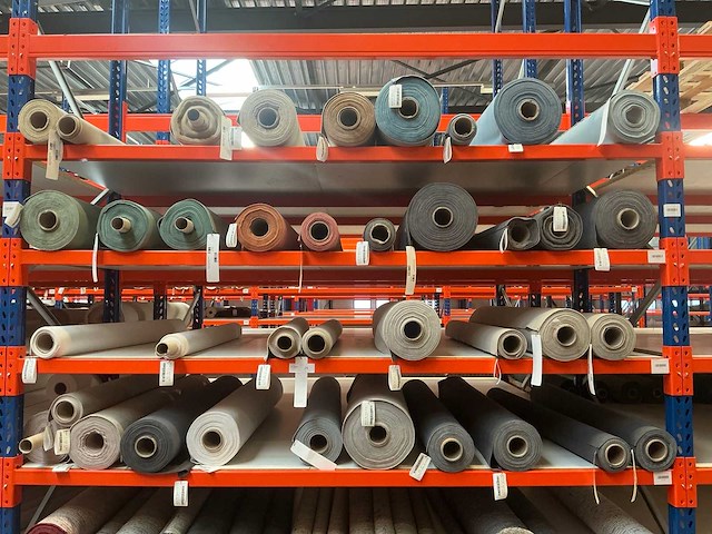 Diverse rollen bruut, smile en jump meubelstof en textiel (75x) - afbeelding 12 van  32