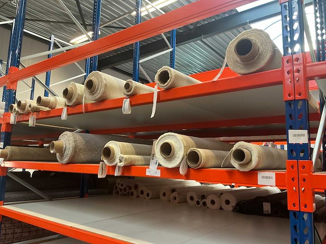 Diverse rollen feeling, love meubelstof / textiel (15x) - afbeelding 1 van  10