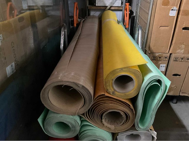 Diverse rollen linoleum ondervloer - afbeelding 3 van  7