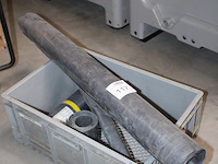 Diverse rollen lood in en op krat. - afbeelding 2 van  2