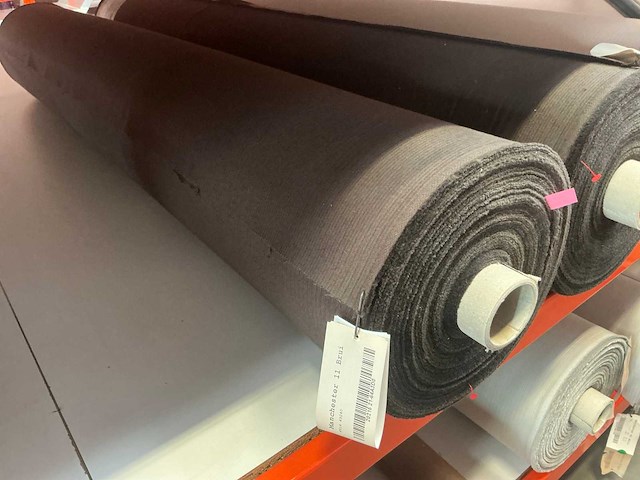 Diverse rollen meubelstof / textiel (18x) en 21 rollen kindermann meubelstof in doos - afbeelding 2 van  38