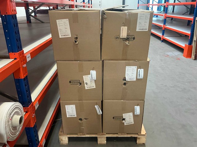 Diverse rollen meubelstof / textiel (18x) en 21 rollen kindermann meubelstof in doos - afbeelding 7 van  38