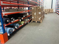 Diverse rollen meubelstof / textiel (18x) en 21 rollen kindermann meubelstof in doos - afbeelding 1 van  38