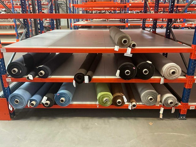 Diverse rollen meubelstof / textiel (18x) en 21 rollen kindermann meubelstof in doos - afbeelding 12 van  38
