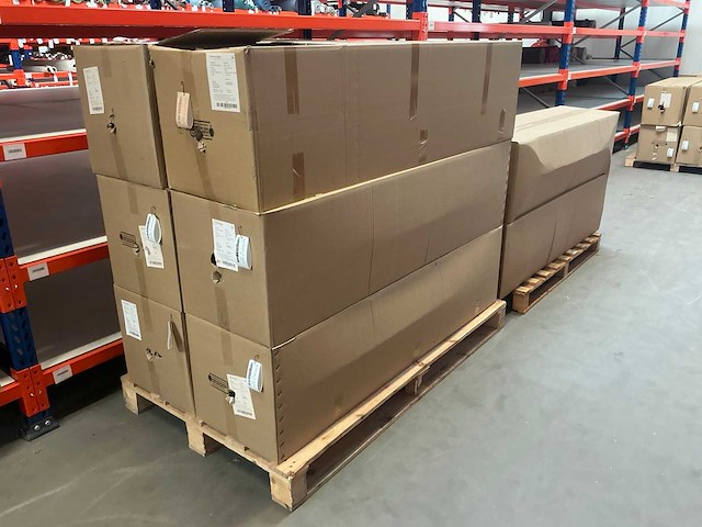 Diverse rollen meubelstof / textiel (18x) en 21 rollen kindermann meubelstof in doos - afbeelding 23 van  38