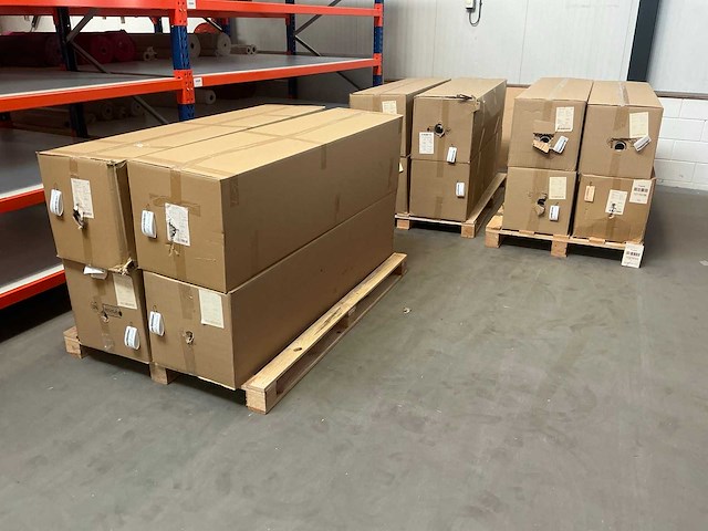 Diverse rollen meubelstof / textiel (18x) en 21 rollen kindermann meubelstof in doos - afbeelding 33 van  38