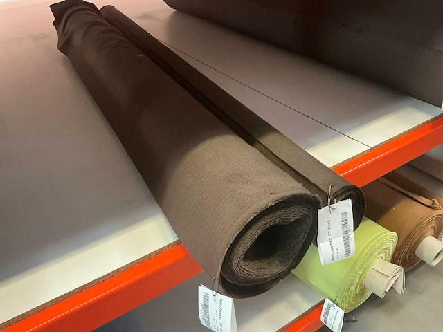 Diverse rollen meubelstof / textiel (18x) en 21 rollen kindermann meubelstof in doos - afbeelding 38 van  38