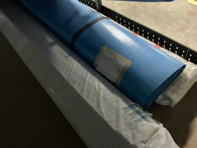Diverse rollen noppenfolie, polycarbonaat en grondzeil - afbeelding 7 van  7