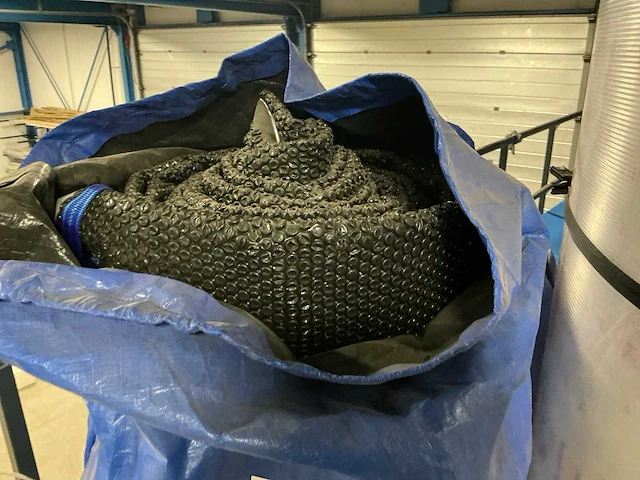 Diverse rollen noppenfolie, polycarbonaat en grondzeil - afbeelding 3 van  7
