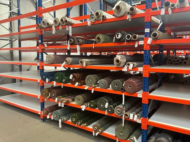 Diverse rollen pleasure, passion meubelstof / textiel (60x) - afbeelding 1 van  43