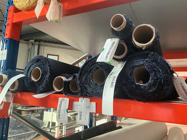 Diverse rollen poshy meubelstof / textiel (130x) - afbeelding 6 van  33