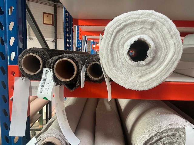 Diverse rollen poshy meubelstof / textiel (130x) - afbeelding 7 van  33