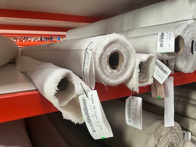 Diverse rollen poshy meubelstof / textiel (130x) - afbeelding 8 van  33