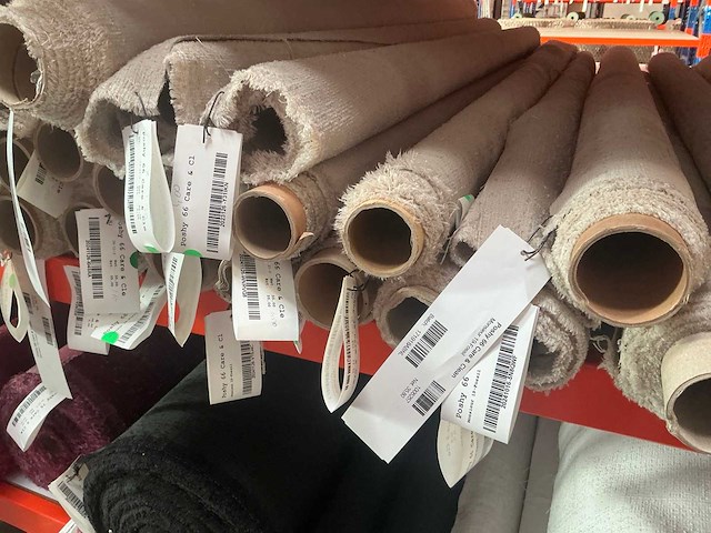 Diverse rollen poshy meubelstof / textiel (130x) - afbeelding 16 van  33