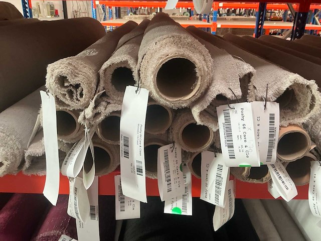 Diverse rollen poshy meubelstof / textiel (130x) - afbeelding 17 van  33