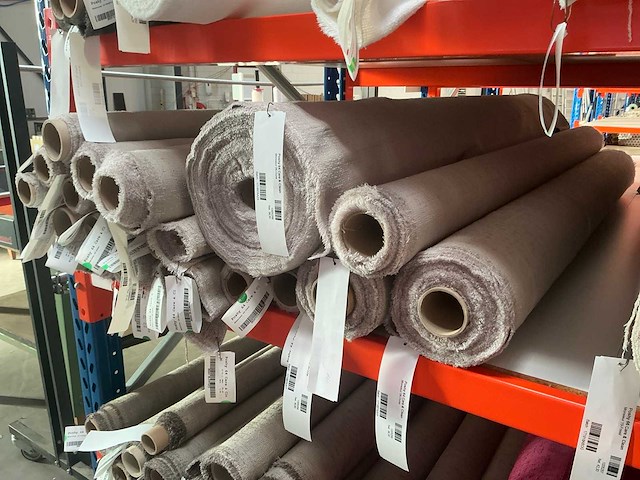 Diverse rollen poshy meubelstof / textiel (130x) - afbeelding 19 van  33