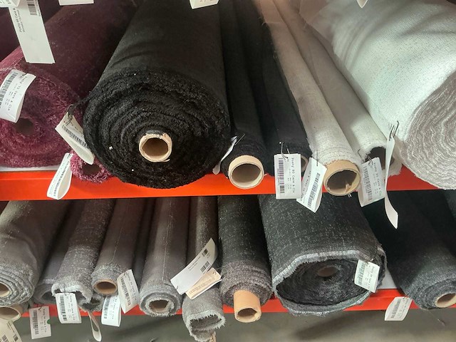 Diverse rollen poshy meubelstof / textiel (130x) - afbeelding 22 van  33
