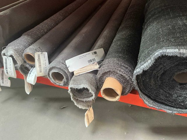 Diverse rollen poshy meubelstof / textiel (130x) - afbeelding 27 van  33