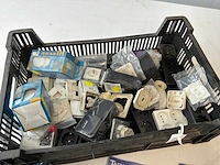 Diverse rookmelders en installatiemateriaal - afbeelding 4 van  5