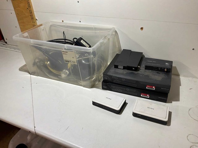Diverse routers en toebehoren - afbeelding 1 van  3