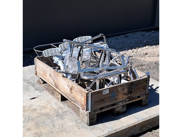 Diverse rvs en metalen boot onderdelen - afbeelding 1 van  8