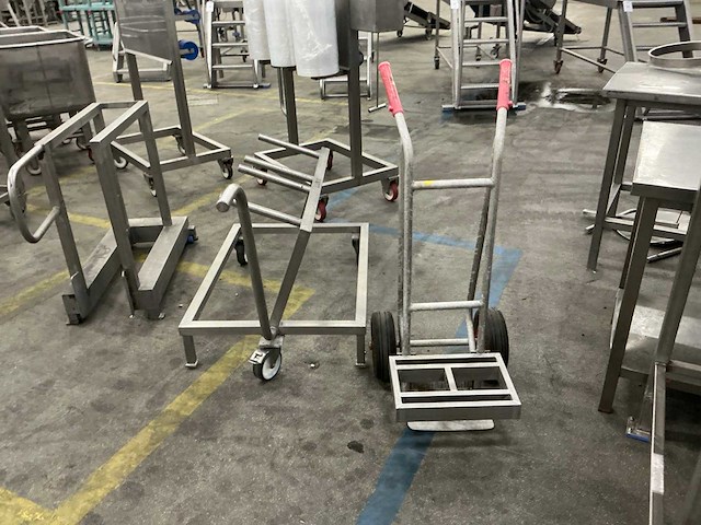 Diverse rvs inventaris - afbeelding 3 van  7