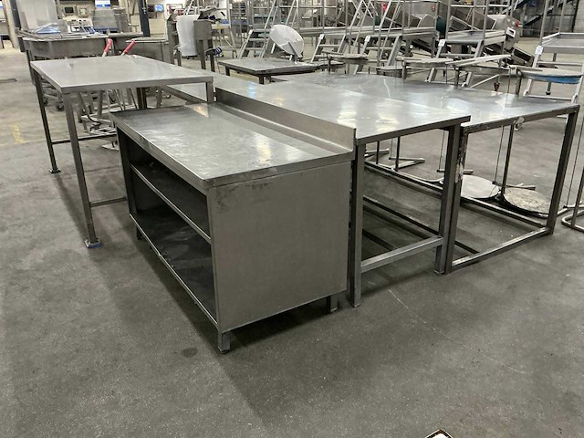 Diverse rvs inventaris - afbeelding 2 van  7