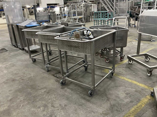 Diverse rvs inventaris - afbeelding 4 van  7