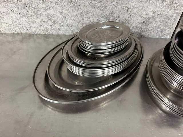 Diverse rvs plateaus (60x) - afbeelding 2 van  6