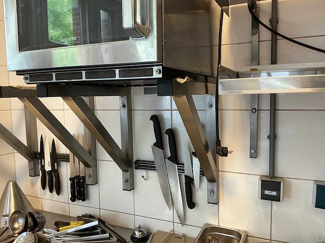 Diverse rvs wandbeugels - afbeelding 2 van  4