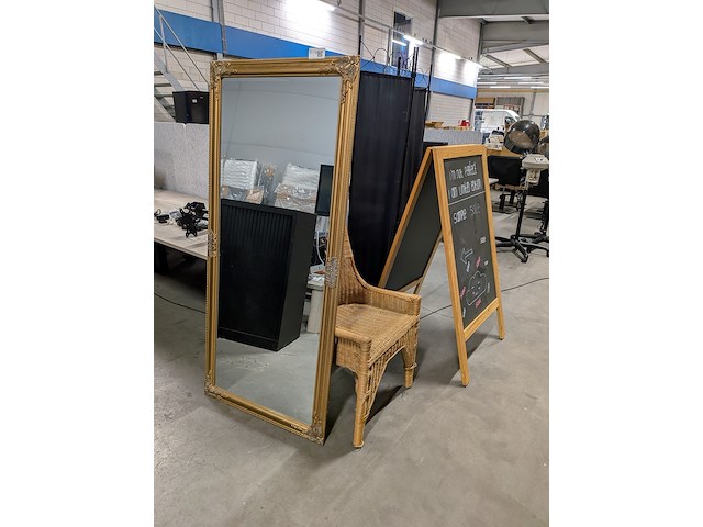 Diverse saloninrichting - afbeelding 1 van  10