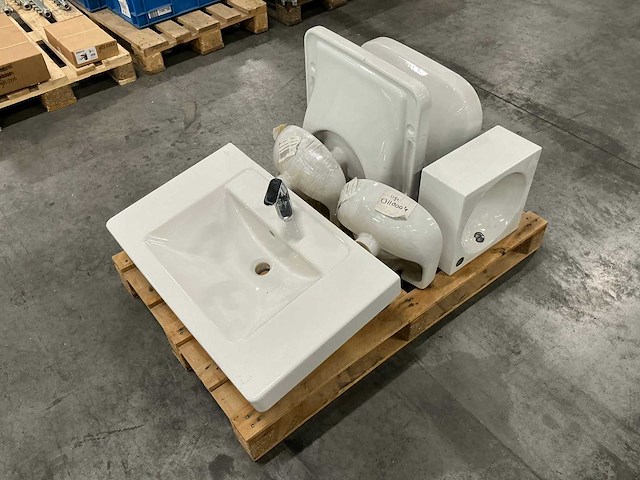 Diverse sanitair - afbeelding 1 van  8
