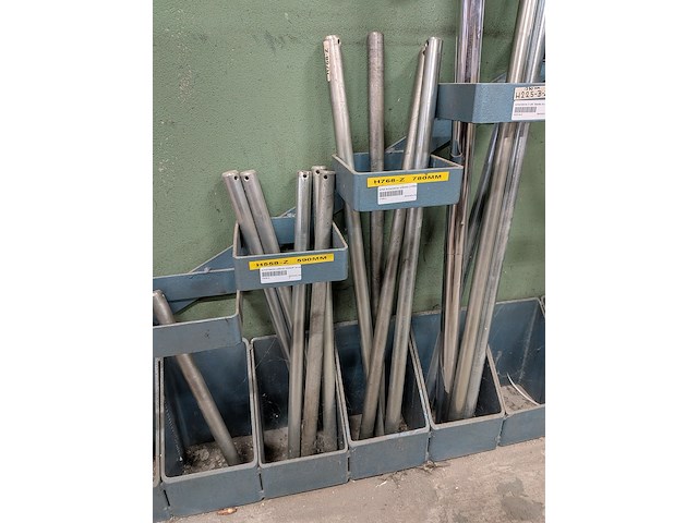 Diverse scharnierassen - afbeelding 8 van  12