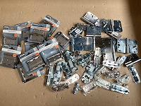 Diverse scharnieren en sloten - afbeelding 1 van  4