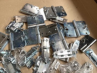 Diverse scharnieren en sloten - afbeelding 2 van  4