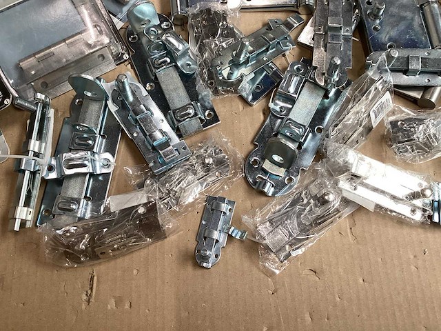 Diverse scharnieren en sloten - afbeelding 3 van  4