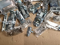 Diverse scharnieren en sloten - afbeelding 3 van  4