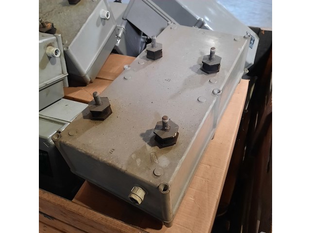 Diverse scheidingstrafo's, de drie electronics, 018 - afbeelding 4 van  5