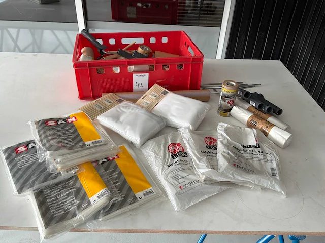 Diverse schildersmaterialen - afbeelding 1 van  4