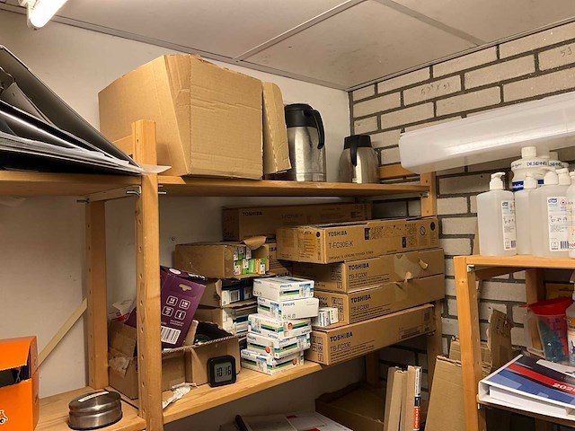 Diverse schoonmaak -en kantoorartikelen - afbeelding 12 van  14